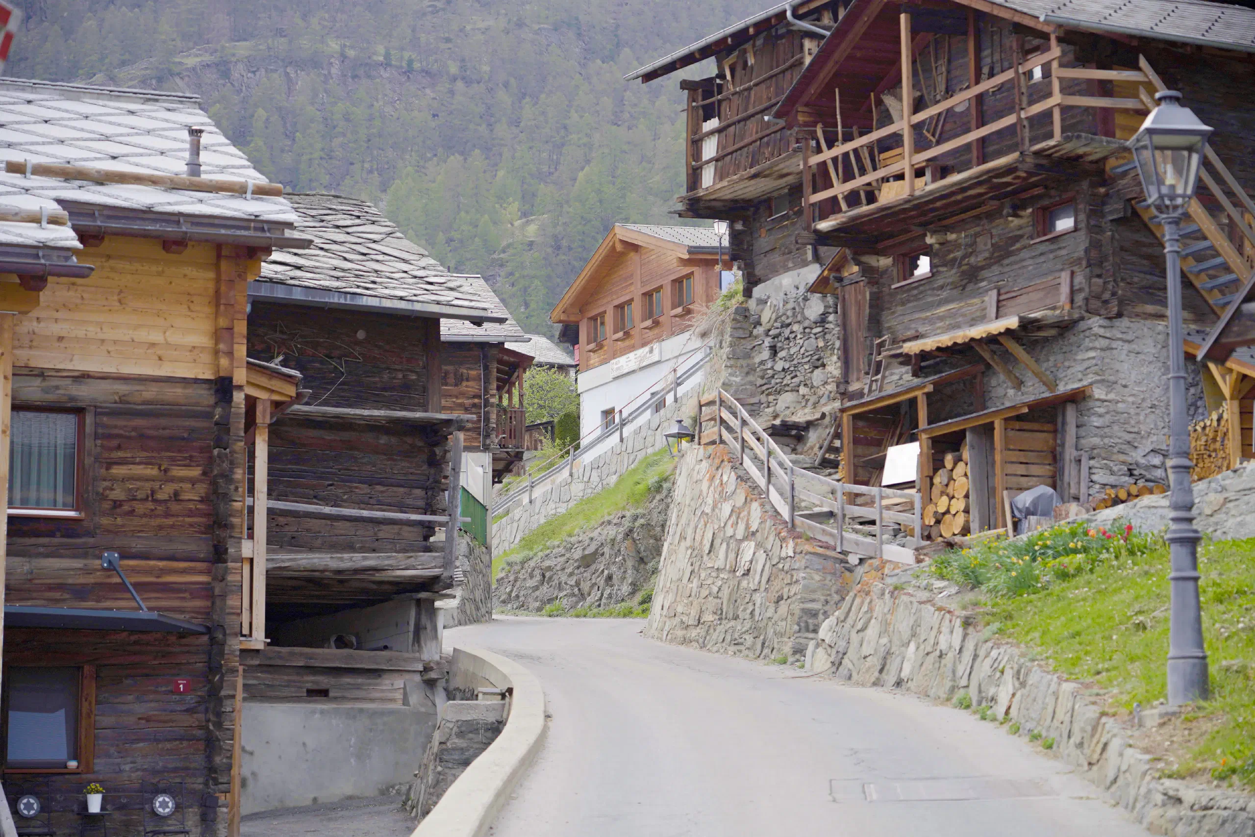Une rue du village de Törbel